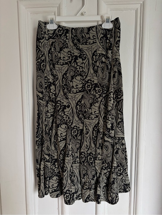 Dresses & Skirts - Black and Gray / Khaki Green Floral Print Women's Midi Skirt